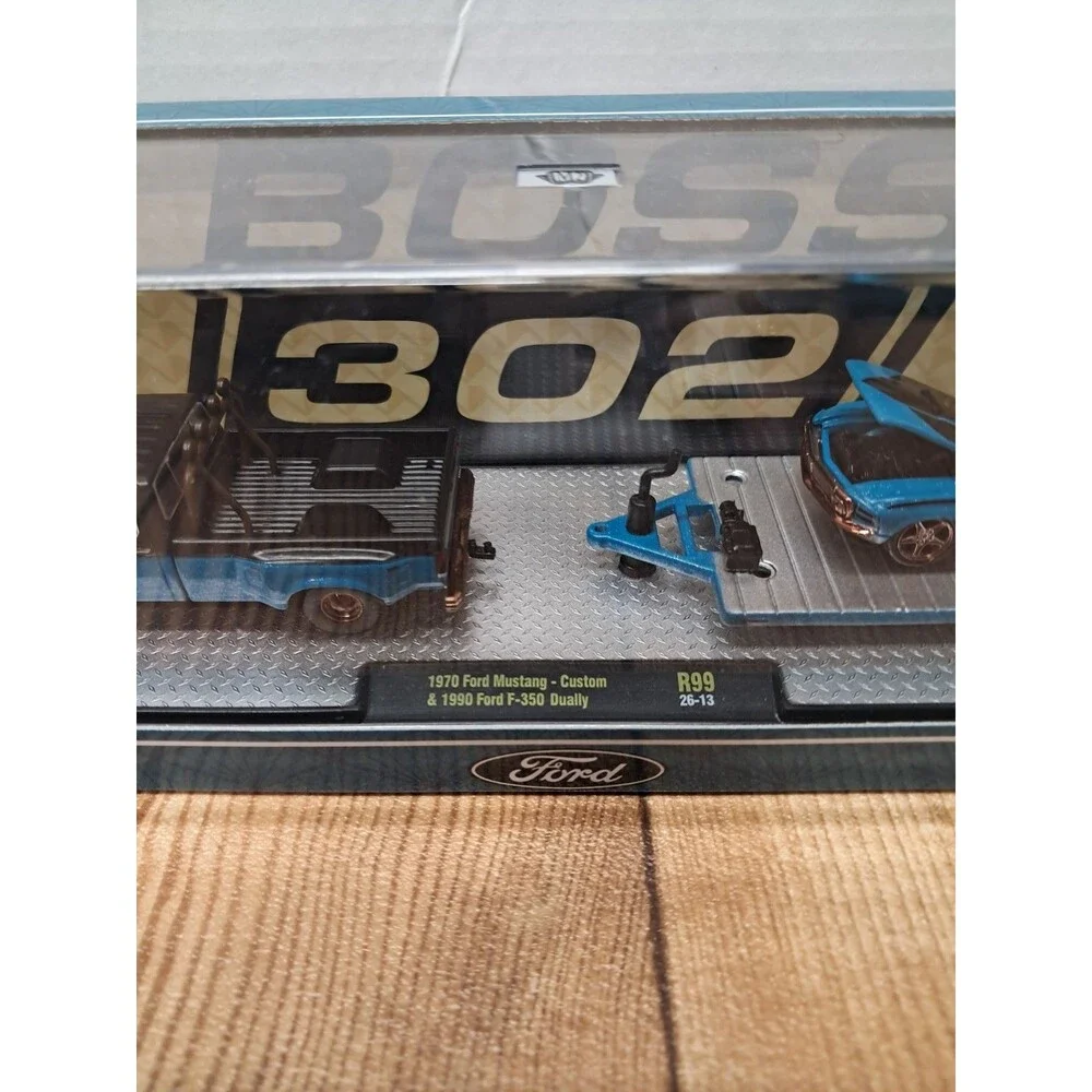 M2 Machines 1970 Ford Mustang Boss 302 & 1990 Ford F-350 Dually Hauler Chase R99